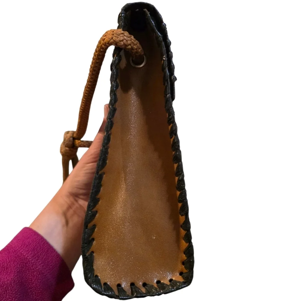 Vintage Hand Tooled Leather Small Crossbody Bag - Venezia, Italy Souvenir - Picture 6 of 8